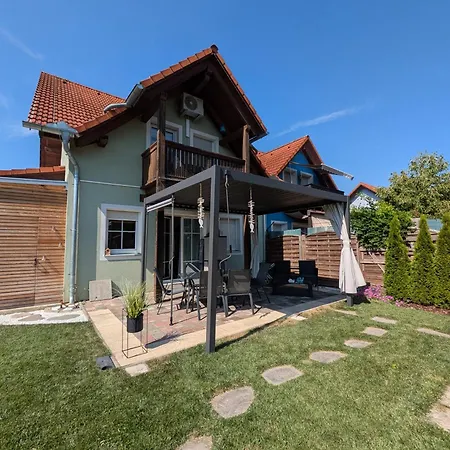 Haus Am Stadtrand Casa de Férias *